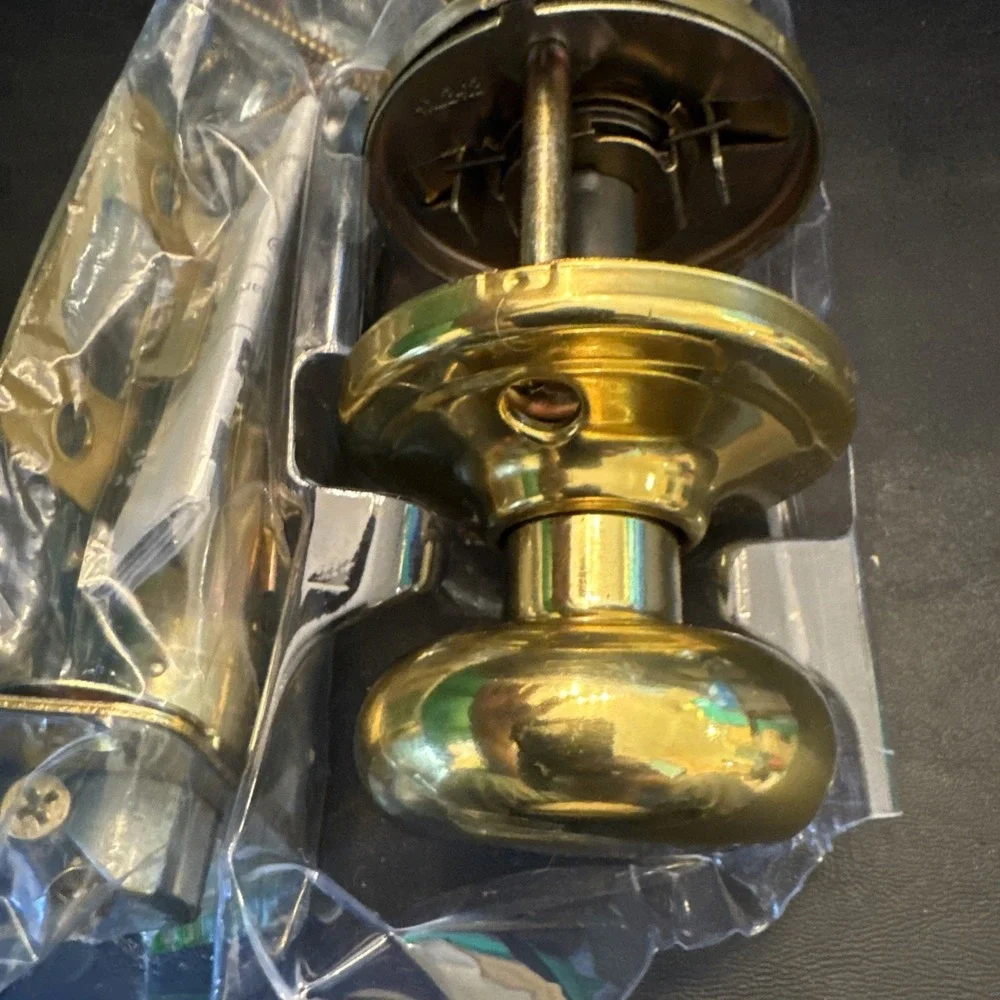 Kwikset Polished Brass Bed and Bath‎ Juno Door Knob